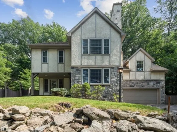 10 S Shore Trl, Sparta, NJ 07871