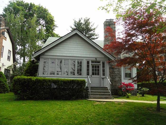 1st image of 10 Bronson Ave