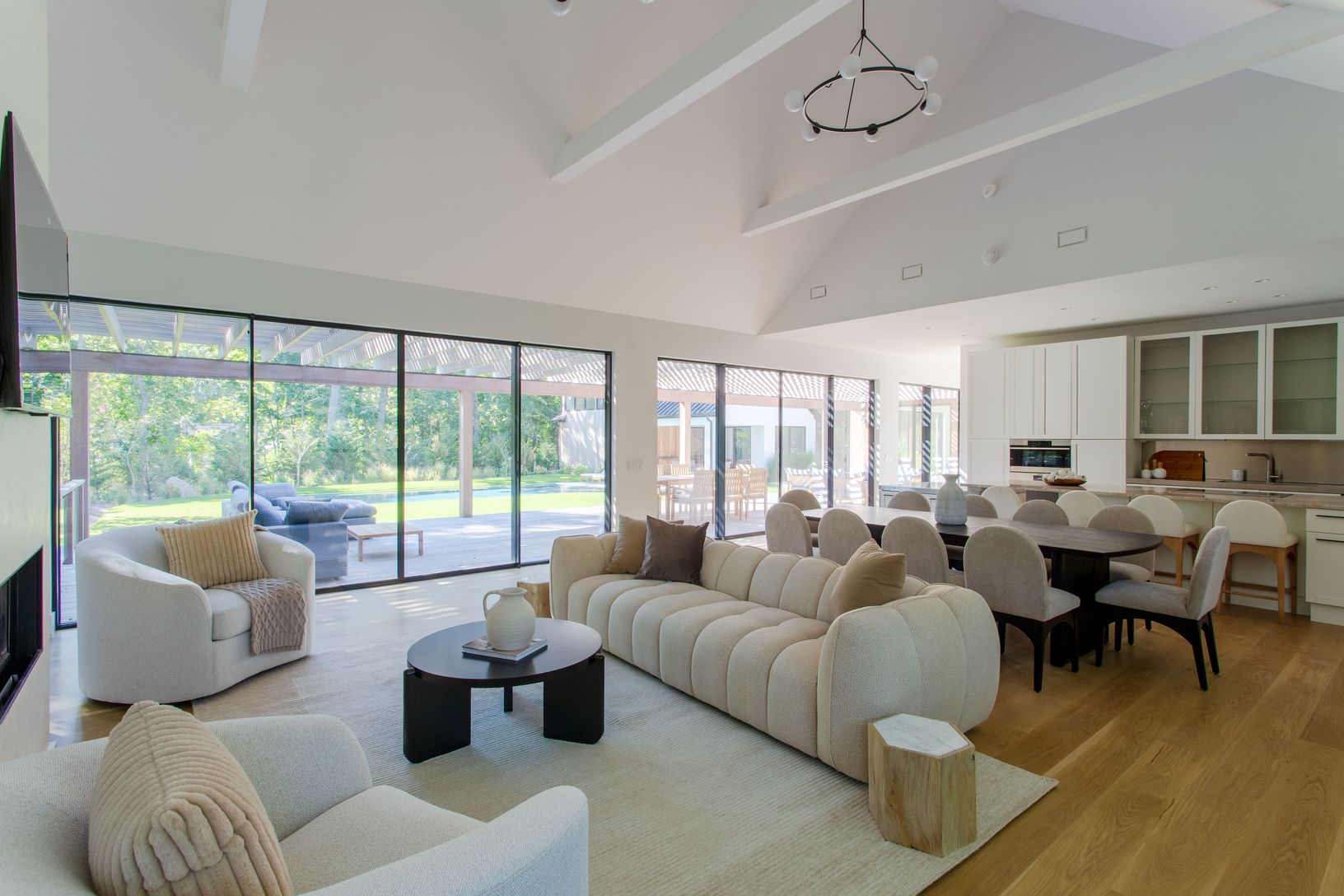  Large living room with plenty of seating, SMART TV and gas fire place 
