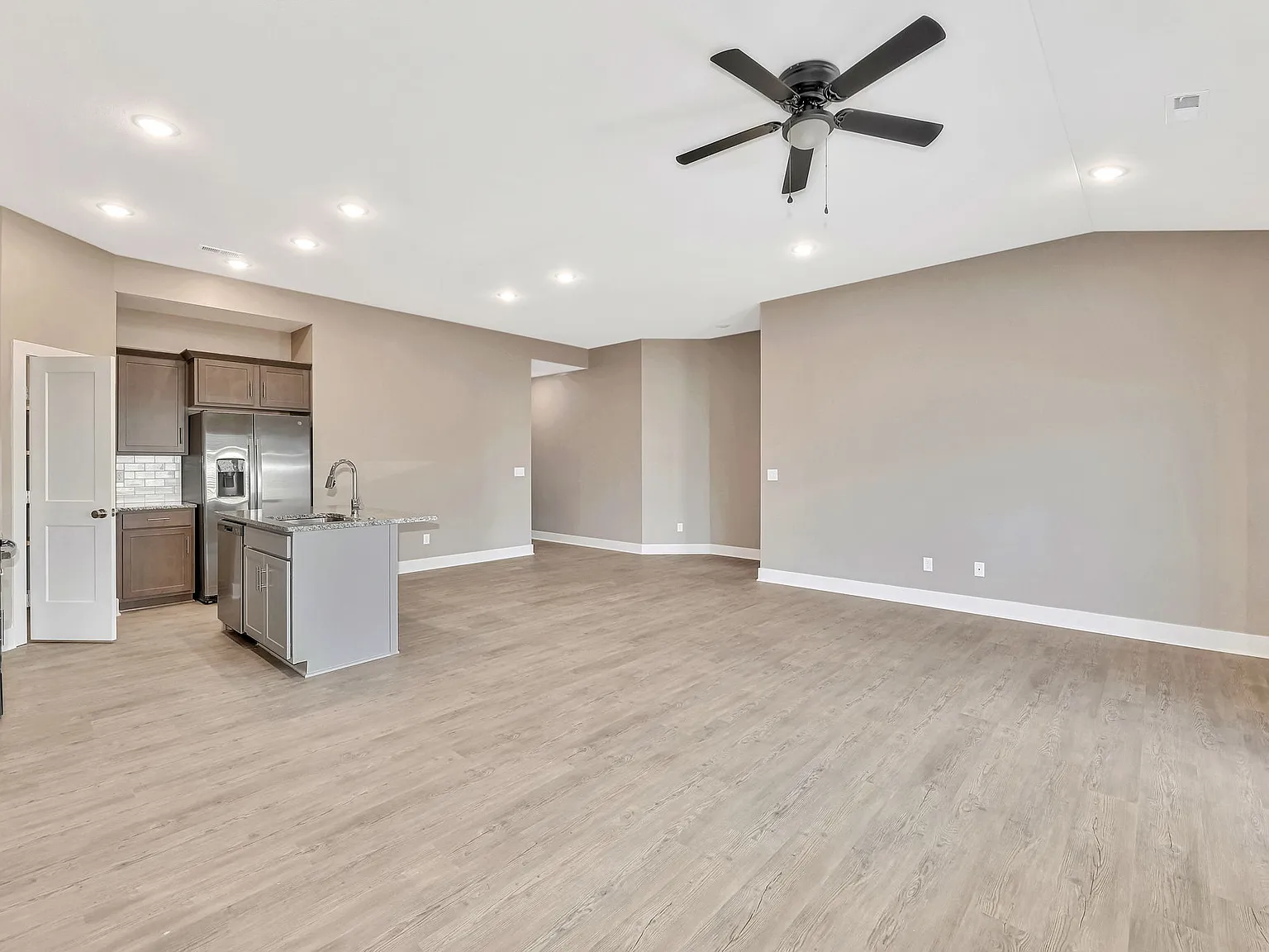 3 bed, 1465 sqft, $1,725 — Photo 3