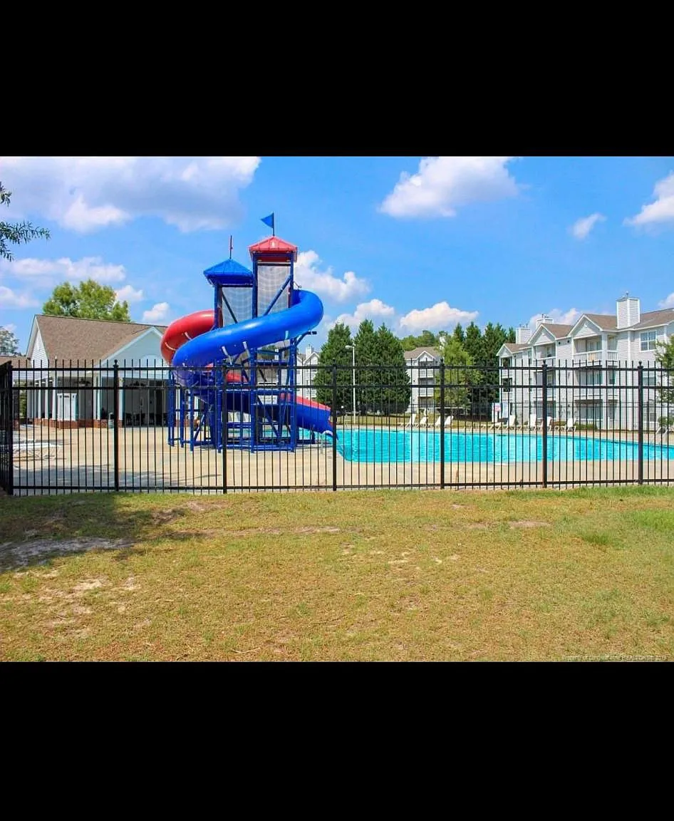 275 Waterdown Dr — Photo 3