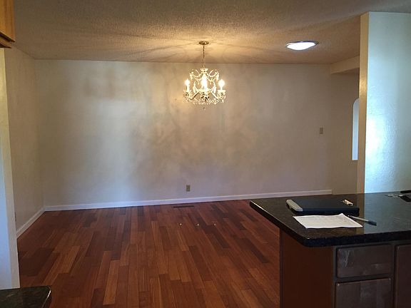 5th image of 2111 Ebbesen Ave