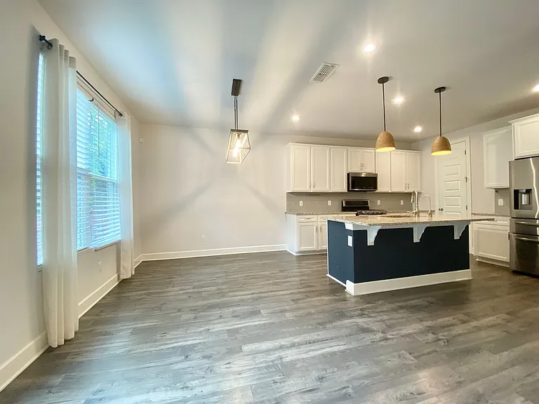 502 Doxford Dr — Photo 6