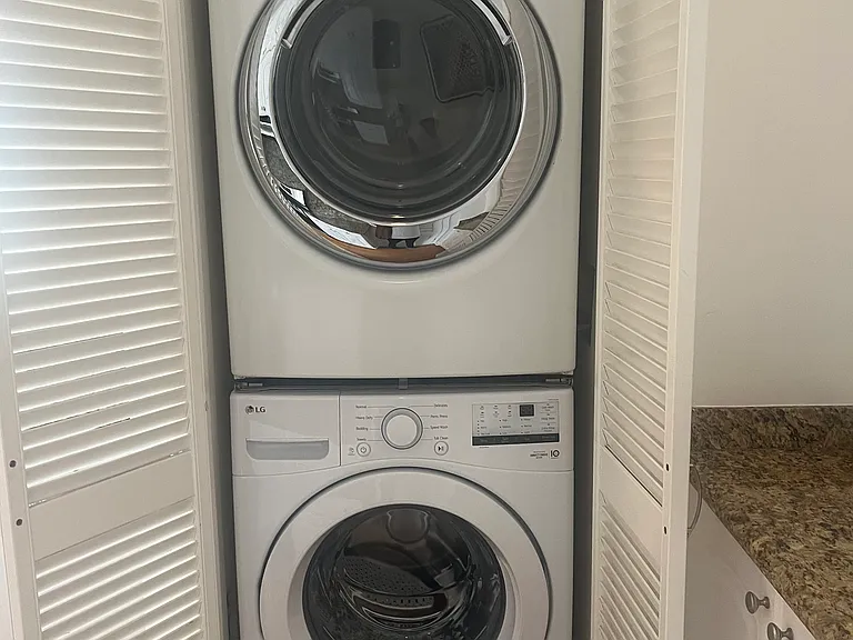IN UNIT FRONT LOADING WASHER AND DRYER