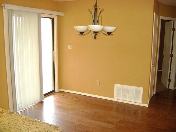 5th image of 701 Cedar Dr