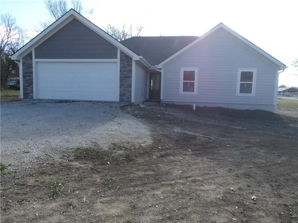 403 E 9th St, Holden, MO 64040