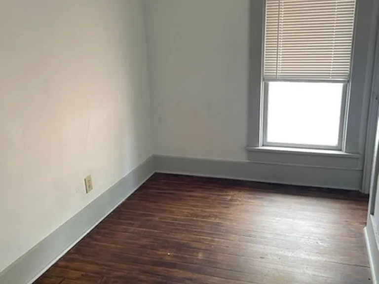 510 E 8th St — Photo 2