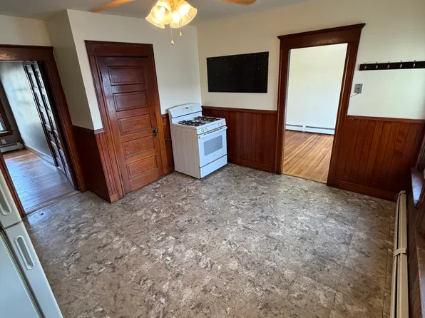 76 Phebe St Floor 3, Woonsocket, RI 02895