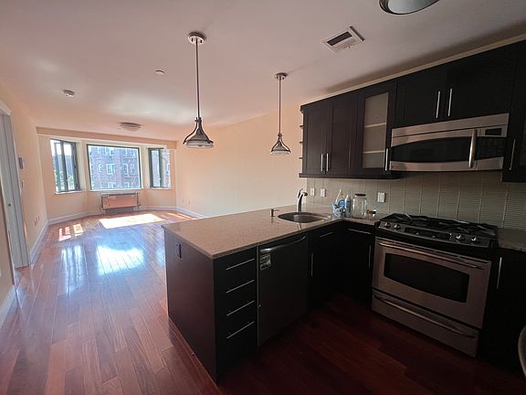 3rd image of 8330 Kew Gardens Rd #3J