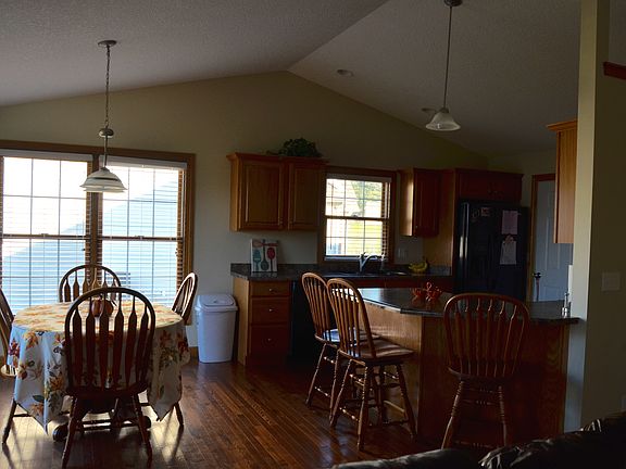 3rd image of 105 11th Avenue Court West