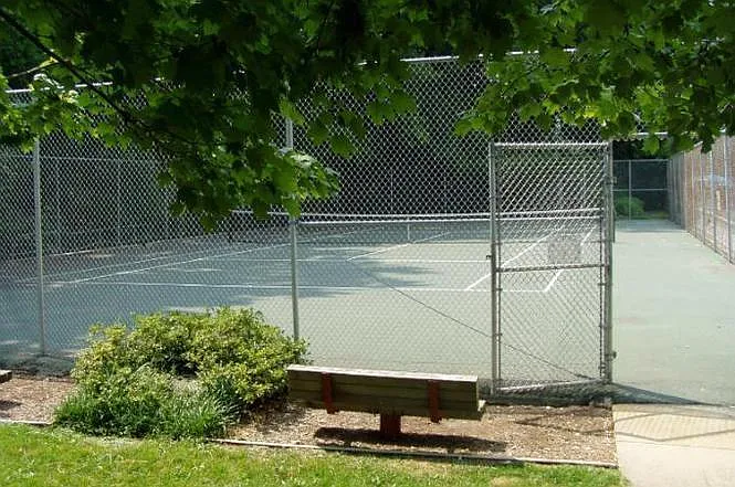Montrose Ave — Photo 19