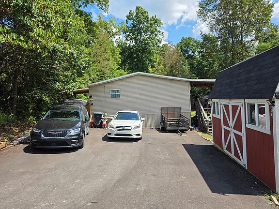 4th image of 407 Serrento Ln