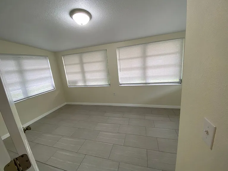 640 Poinsettia Dr — Photo 7