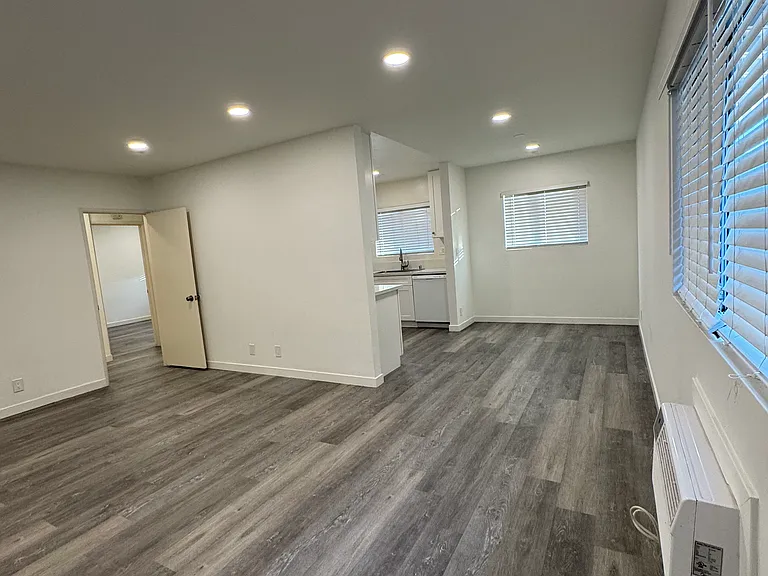 15029 Burbank Blvd #1 — Photo 10