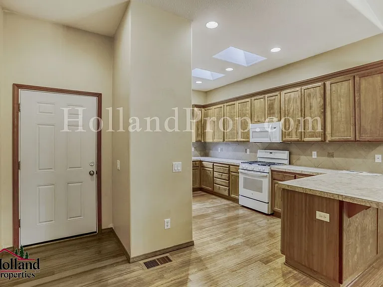 12712 SW Rocky Mountain Ct — Photo 7