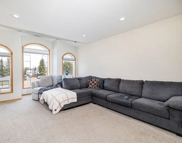 9 Parson Dr — Photo 4