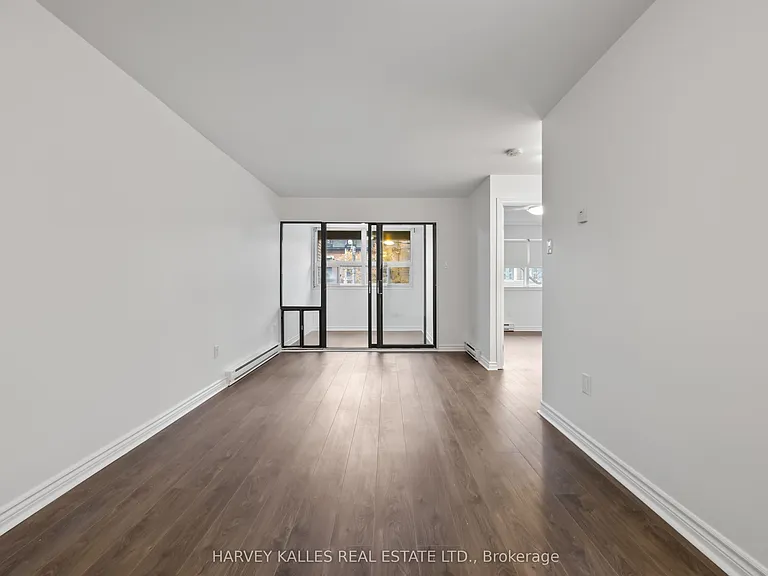 353 Queen St W #10 — Photo 4