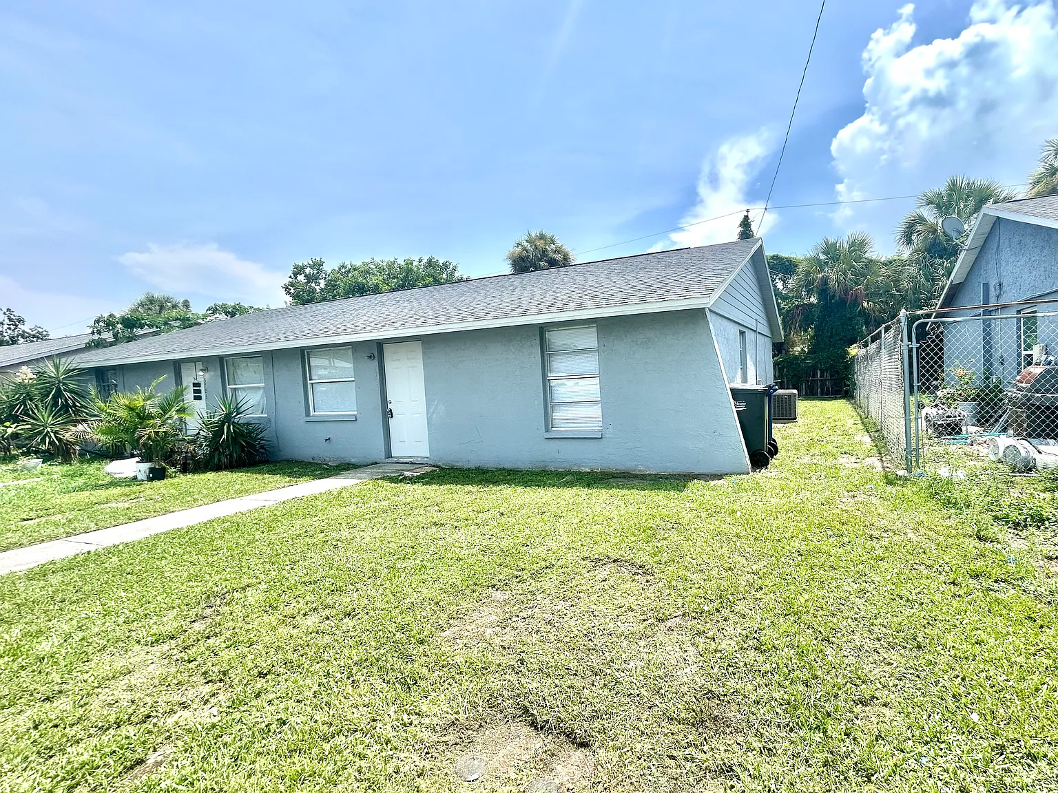 3 bed, 1000 sqft, $1,695 — Photo 2