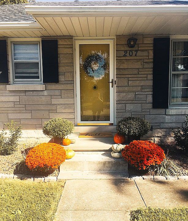 1st image of 207 Sunnyhill Dr
