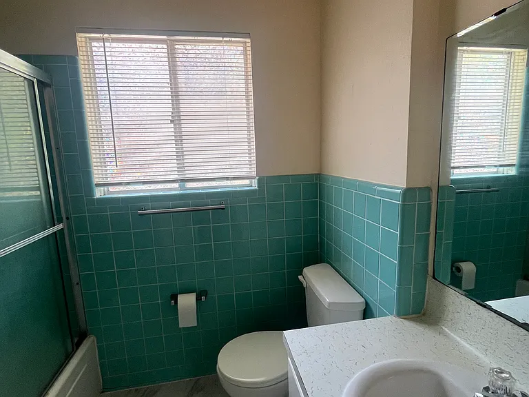 208 E 31st St #5 — Photo 6