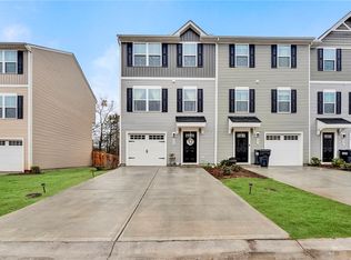 223 Coldwater Creek Ct, Simpsonville, SC 29680