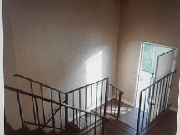 3rd image of 1422 W Village Ln