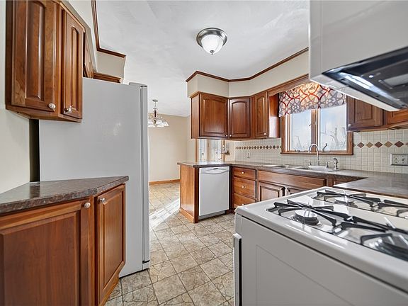 2nd image of 1183 Country Club Rd