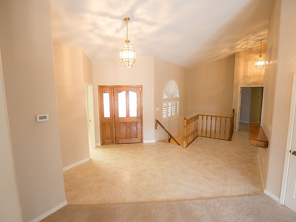 Spacious entryway