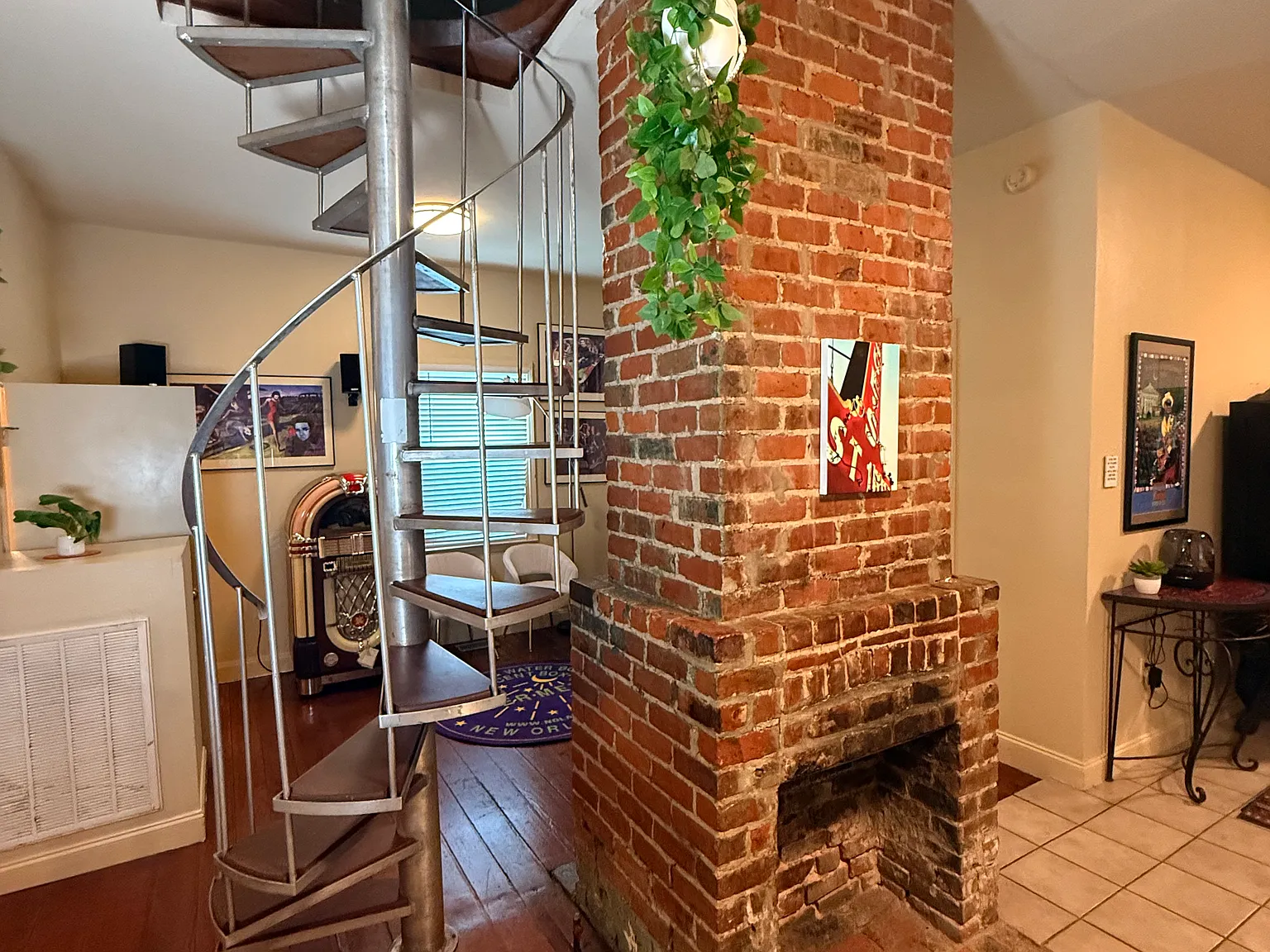 4 bed, 3.5 bath, 2250 sqft, $9,500 — Photo 4