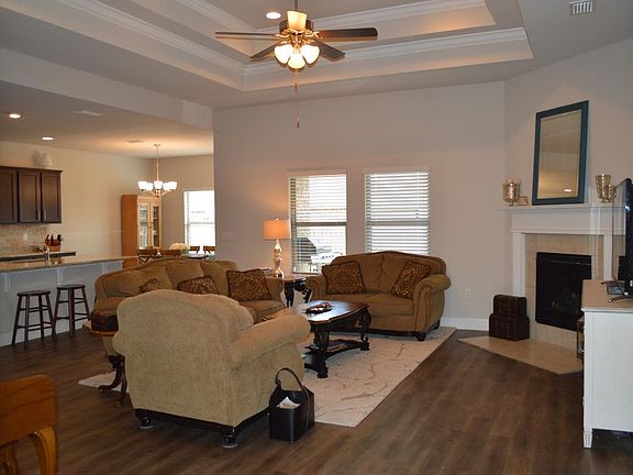 Open concept living room and kitchen. Great for entertainin