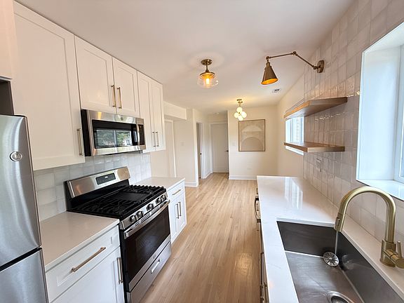 2nd image of 2216 W Touhy Ave APT 2N