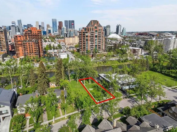 310 Roxboro Rd SW, Calgary, AB T2S 0R4