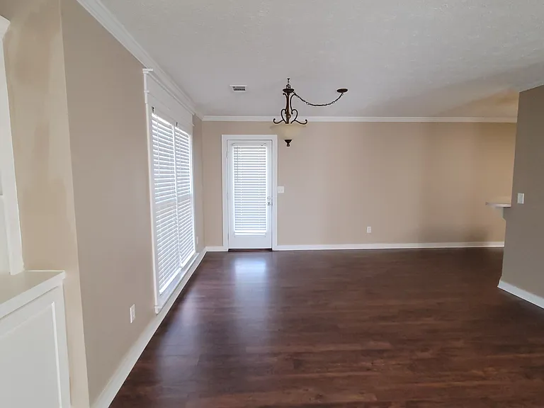 7108 Vinings Way — Photo 5