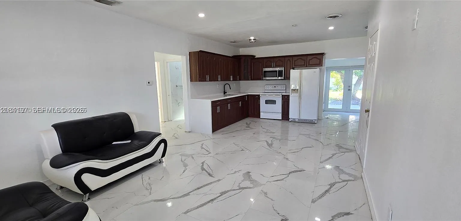 Dixie Pines 2nd Rev — Photo 2