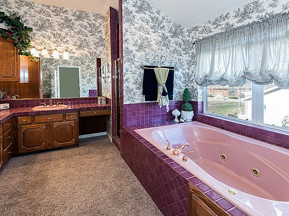 5th image of 2860 Sierra Manor Dr