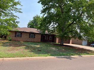 1605 W B Ave, Elk City, OK 73644