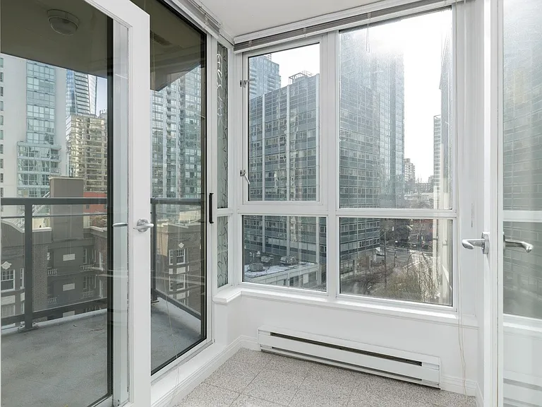 1328 W Pender St #1201 — Photo 6