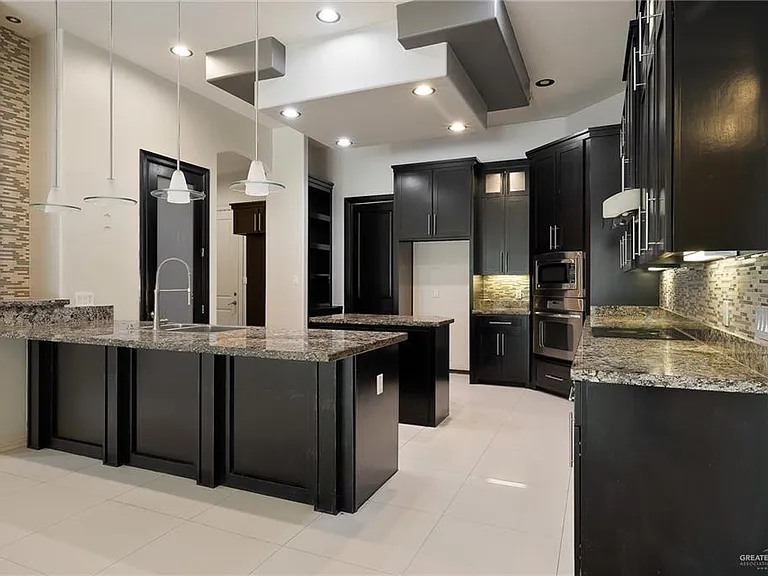 2505 Grand Canal Dr — Photo 7