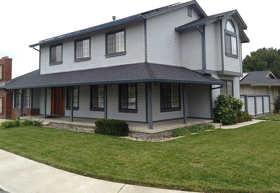 1st image of 821 Autumn Ln