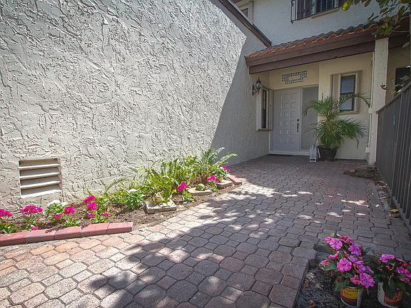 2nd image of 454 Ashwood Place