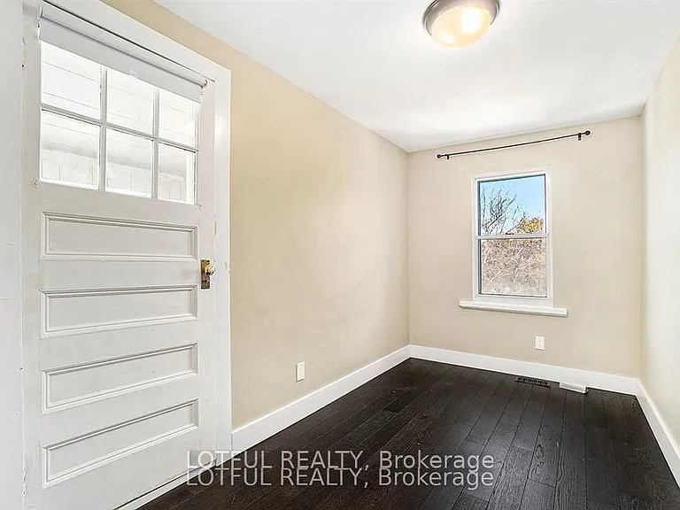 11 Champagne Ave S — Photo 2
