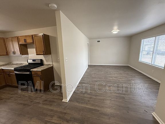 5th image of 336 W 61st Pl N