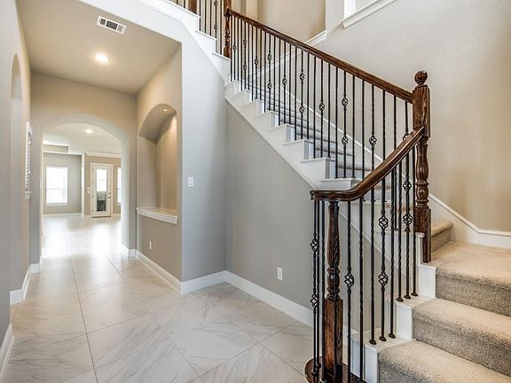 3rd image of 901 Yellowcress Dr