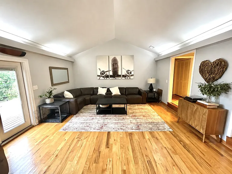 320 Lake Forest Cir — Photo 5