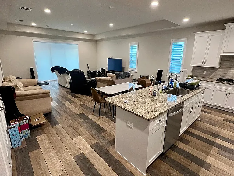 2084 Paragon Cir E — Photo 14