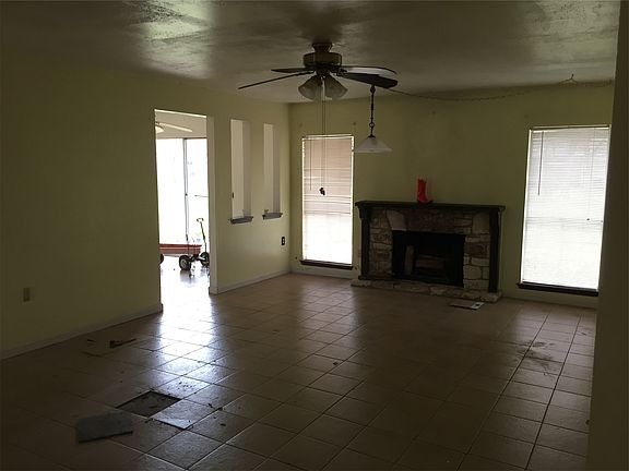 4th image of 4247 Dexired Dr