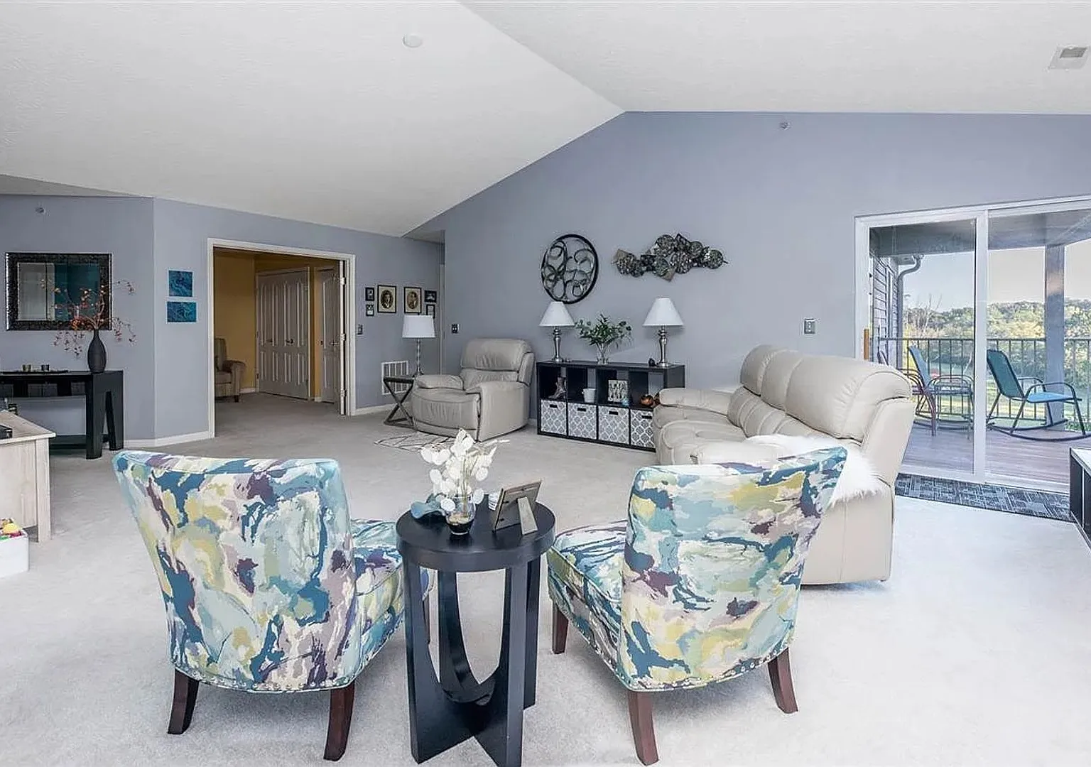 Spacious 2BR Condo with awesome amenities in Florence — Photo 4