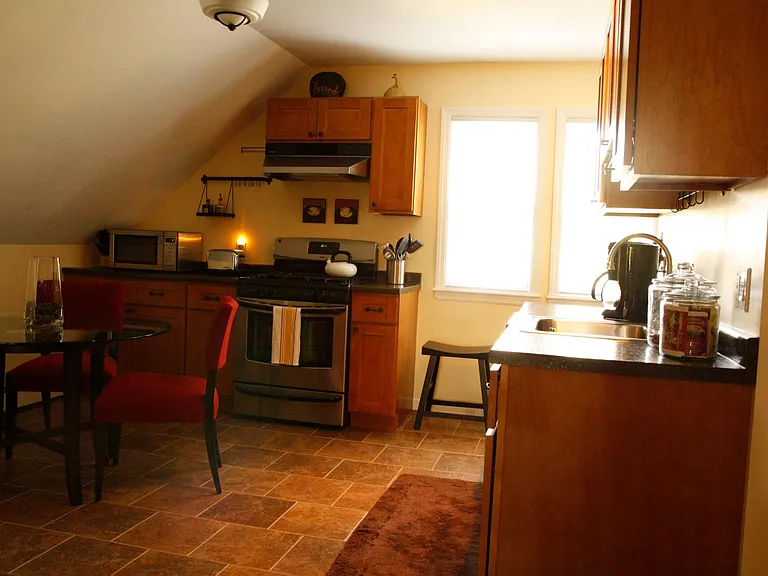 Eat-in kitchen