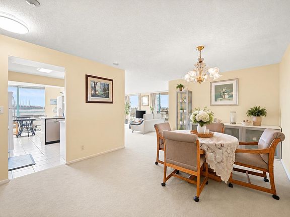 4th image of 8831 Lansdowne Rd #804