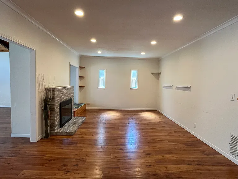 2090 Morrill Ave — Photo 4